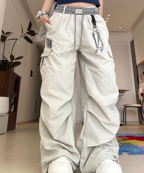 almo（アルモ）の「【LAMPOON】レイヤードウエストカーゴパンツ（カーゴパンツ・レディース・ベージュ/ブラック・SMALL/LARGE/MEDIUM）」の2枚目の写真