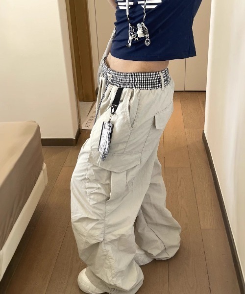 almo（アルモ）の「【LAMPOON】レイヤードウエストカーゴパンツ（カーゴパンツ・レディース・ベージュ/ブラック・SMALL/LARGE/MEDIUM）」の9枚目の写真
