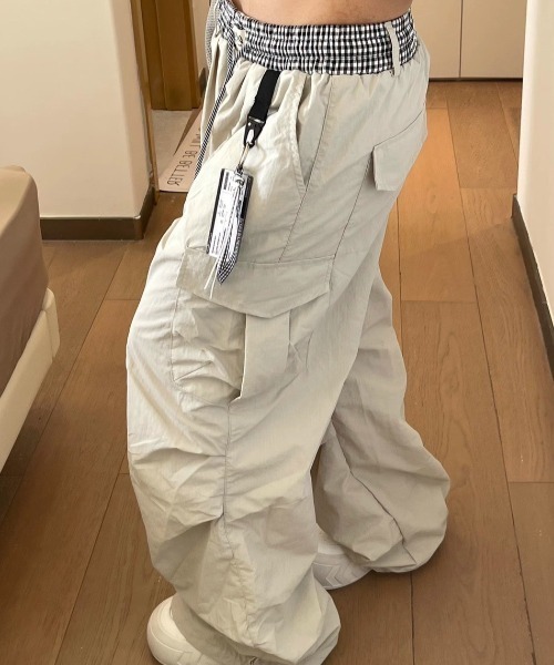 almo（アルモ）の「【LAMPOON】レイヤードウエストカーゴパンツ（カーゴパンツ・レディース・ベージュ/ブラック・SMALL/LARGE/MEDIUM）」の13枚目の写真