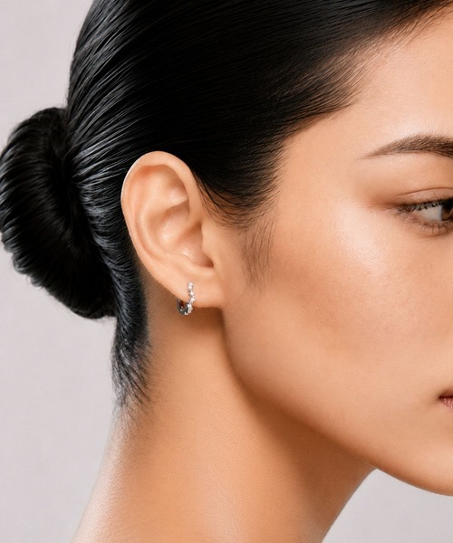 Lyvi(ライビィ)の「Luce Texture Hoop Pierce / 金属アレルギー対応(ピアス(両耳用)・レディース・シルバー/ゴールド・FREE)」の1枚目の写真