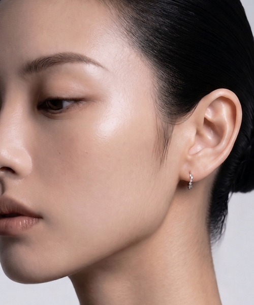 Lyvi(ライビィ)の「Luce Texture Hoop Pierce / 金属アレルギー対応(ピアス(両耳用)・レディース・シルバー/ゴールド・FREE)」の14枚目の写真