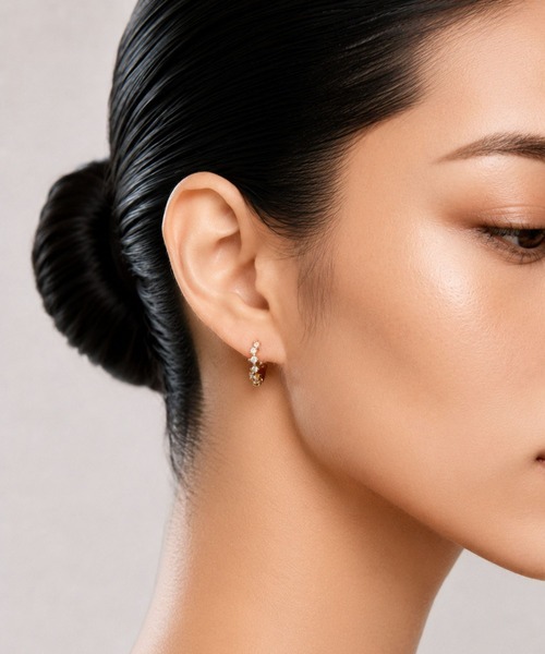 Lyvi(ライビィ)の「Luce Texture Hoop Pierce / 金属アレルギー対応(ピアス(両耳用)・レディース・シルバー/ゴールド・FREE)」の8枚目の写真