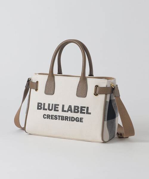 BLUE LABEL CRESTBRIDGE(ブルーレーベルクレストブリッジ)の「ロゴプリントハトメミドルトート(ハンドバッグ・レディース・オフホワイト/ブラック・FREE)」の2枚目の写真