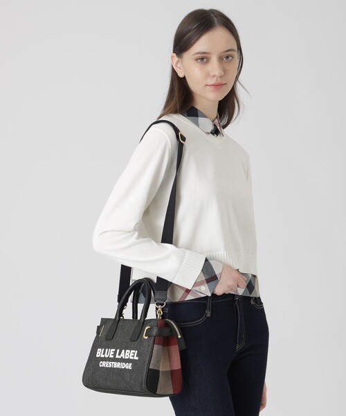 BLUE LABEL CRESTBRIDGE(ブルーレーベルクレストブリッジ)の「ロゴプリントハトメミドルトート(ハンドバッグ・レディース・オフホワイト/ブラック・FREE)」の19枚目の写真