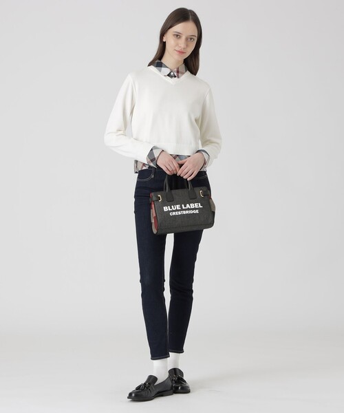 BLUE LABEL CRESTBRIDGE(ブルーレーベルクレストブリッジ)の「ロゴプリントハトメミドルトート(ハンドバッグ・レディース・オフホワイト/ブラック・FREE)」の16枚目の写真