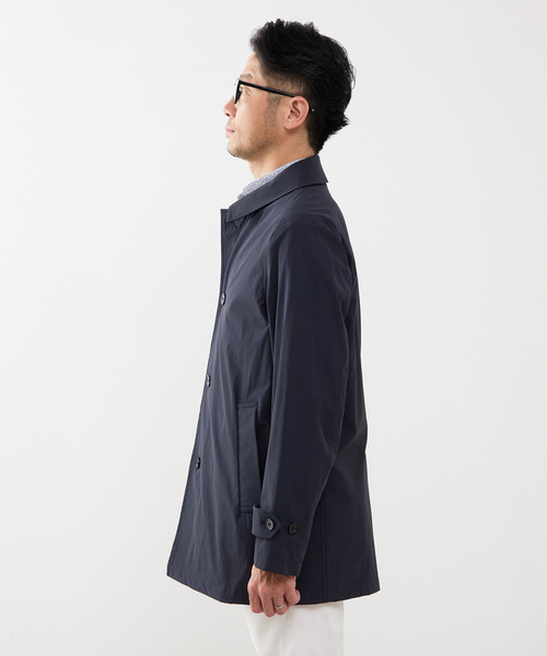MEN'S MELROSE(メンズメルローズ)の「《WEB限定》4WAYクロスバルカラーコート | 軽量 / 撥水 / ストレッチ / 防シワ(ステンカラーコート・メンズ・ベージュ/ネイビー・3/4/5)」の4枚目の写真