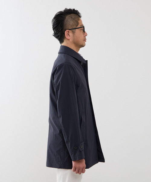 MEN'S MELROSE(メンズメルローズ)の「《WEB限定》4WAYクロスバルカラーコート | 軽量 / 撥水 / ストレッチ / 防シワ(ステンカラーコート・メンズ・ベージュ/ネイビー・3/4/5)」の6枚目の写真