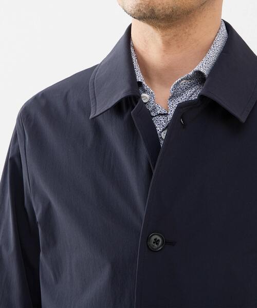 MEN'S MELROSE(メンズメルローズ)の「《WEB限定》4WAYクロスバルカラーコート | 軽量 / 撥水 / ストレッチ / 防シワ(ステンカラーコート・メンズ・ベージュ/ネイビー・3/4/5)」の7枚目の写真