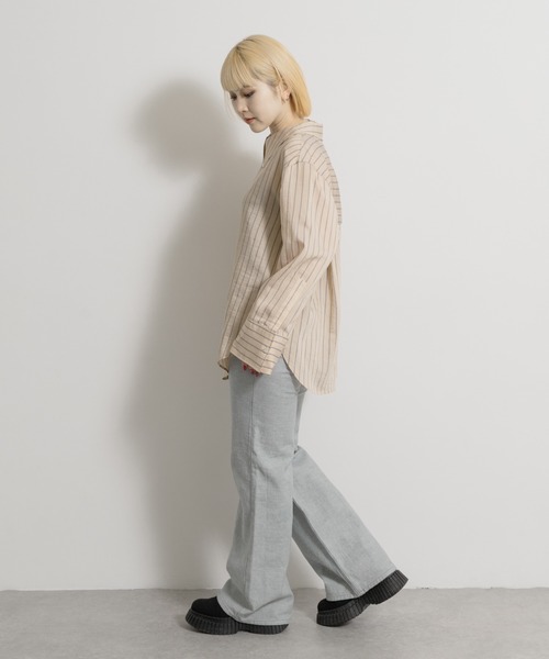 THE GOODLAND MARKET（ザグッドランドマーケット）の「ザ グッドランド マーケット　RE DENIM SEMI FLARE PANTS（デニムパンツ・レディース・ライトインディゴブルー・4/3/2/1）」の2枚目の写真