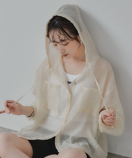 210nouve（トゥージュヌーブ）の「シアー フード オーバーサイズ シャツ（シャツ/ブラウス・レディース・ホワイト・FREE）」の3枚目の写真