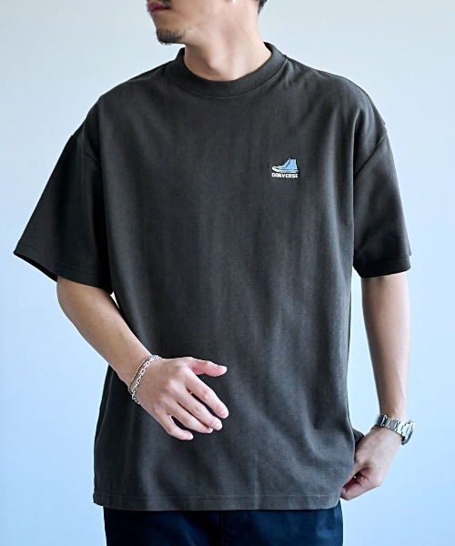 CONVERSE（コンバース）の「『CONVERSE/コンバース』フライスシューズEMB TEE（Tシャツ/カットソー・メンズ・ブラック系/ホワイト・M/L/LL）」の2枚目の写真