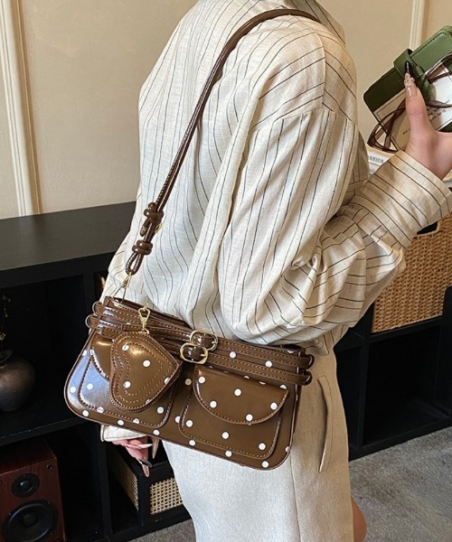 Ritzy(リッツィー)の「トッド柄ダブルベルトデザイン横長 ミニボストンバッグ(ボストンバッグ・レディース・ブラウン/ホワイト・FREE)」の2枚目の写真