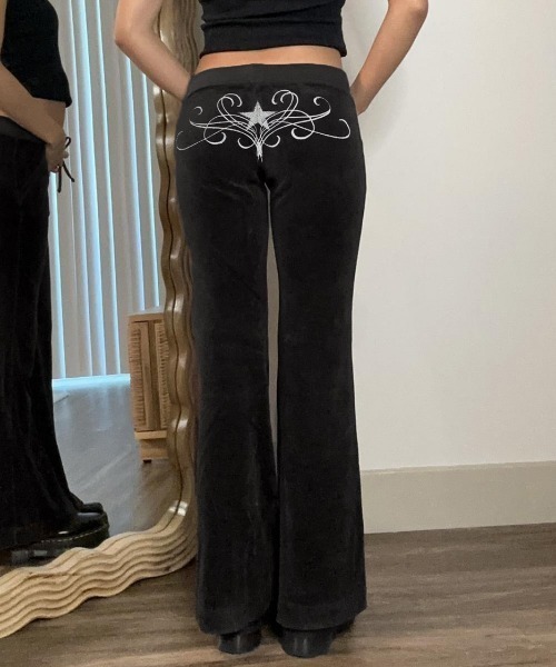 NANEA(ナネア)の「星柄プリントベロアフレアパンツ(スウェットパンツ・レディース・ブラック・LARGE/MEDIUM)」の20枚目の写真