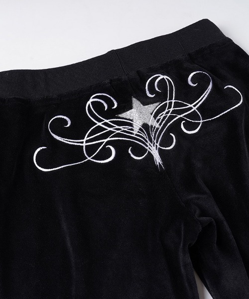 NANEA(ナネア)の「星柄プリントベロアフレアパンツ(スウェットパンツ・レディース・ブラック・LARGE/MEDIUM)」の7枚目の写真