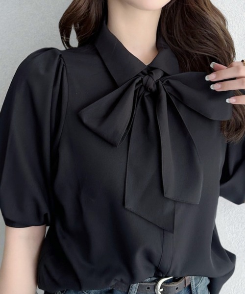 umune(ウムネ)の「リボンタイブラウス ボウタイ パフスリーブ 半袖 とろみ シャツ オフィス 通勤 きれいめ 上品 フェミニン 大人可愛い 秋 冬(シャツ/ブラウス・レディース・オフホワイト/スモークピンク/ブラック・FREE)」の2枚目の写真