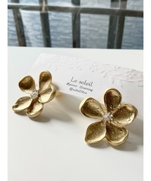 【Le soleil】フラワーモチーフ　パールキャッチピアス(MA)