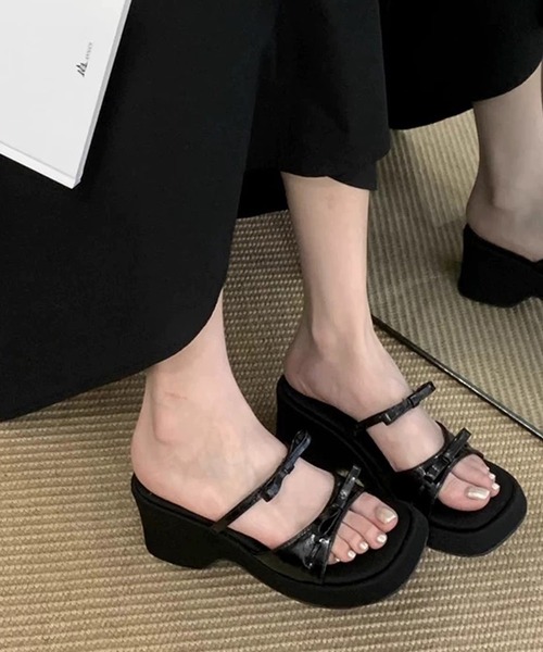 shopnikoniko(ショップニコニコ)の「ダブルリボン ウェッジソール 厚底サンダル(サンダル・レディース・ブラック/シルバー・39/38/37/36)」の2枚目の写真