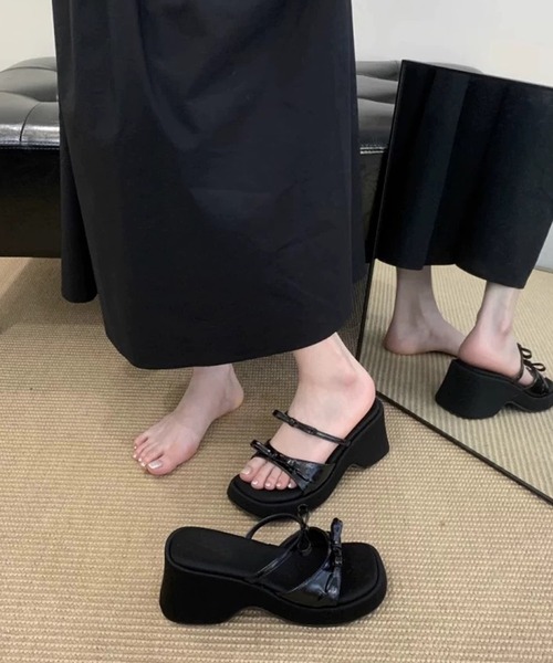shopnikoniko(ショップニコニコ)の「ダブルリボン ウェッジソール 厚底サンダル(サンダル・レディース・ブラック/シルバー・39/38/37/36)」の5枚目の写真