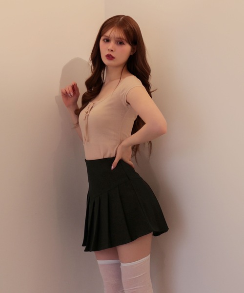 M DOLLY(エムドリー)の「High waist emmy pleats mini skirt / ハイウエストエミープリーツミニスカート(スカート・レディース・ベージュ/ブラック・S/M)」の3枚目の写真