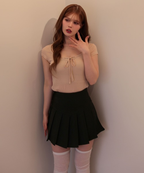M DOLLY(エムドリー)の「High waist emmy pleats mini skirt / ハイウエストエミープリーツミニスカート(スカート・レディース・ベージュ/ブラック・S/M)」の5枚目の写真