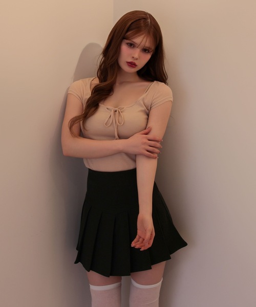 M DOLLY(エムドリー)の「High waist emmy pleats mini skirt / ハイウエストエミープリーツミニスカート(スカート・レディース・ベージュ/ブラック・S/M)」の7枚目の写真