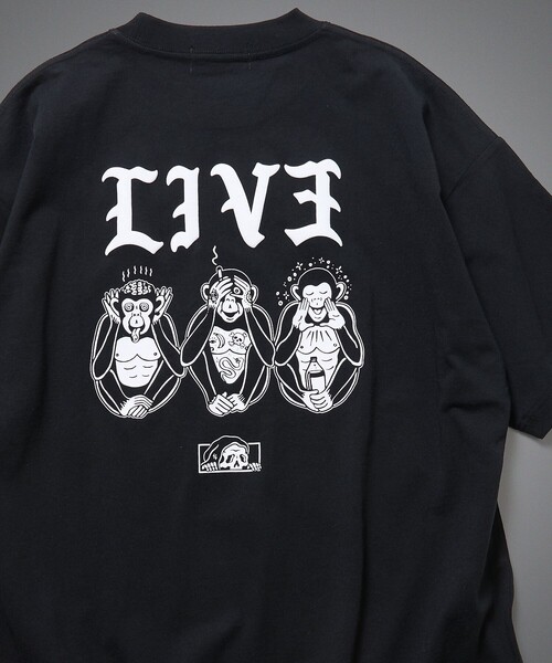 LURKING CLASS(ラーキングクラス)の「LURKING CLASS/ラーキングクラス 限定展開 LURKING CLASS×FREAK'S STORE 別注 ヴィンテージ加工 プリント Tシャツ / LIV3(Tシャツ/カットソー・メンズ・ホワイト/ブラック・MEDIUM/LARGE/X-LARGE)」の2枚目の写真