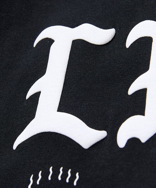 LURKING CLASS(ラーキングクラス)の「LURKING CLASS/ラーキングクラス 限定展開 LURKING CLASS×FREAK'S STORE 別注 ヴィンテージ加工 プリント Tシャツ / LIV3(Tシャツ/カットソー・メンズ・ホワイト/ブラック・MEDIUM/LARGE/X-LARGE)」の9枚目の写真