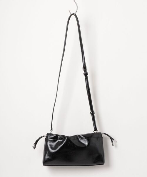 MICHAEL KORS(マイケルコース)の「SM CINCH XBODY(ショルダーバッグ・レディース・ブラック・FREE)」の2枚目の写真