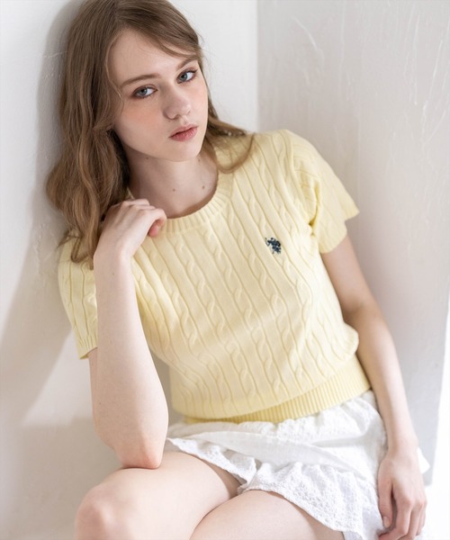 U.S. POLO ASSN.(ユーエスポロアッスン)の「【U.S. POLO ASSN.】clear 別注 クルーネックケーブル半袖ニットトップス(ニット/セーター・レディース・イエロー系その他/アイボリー/ネイビー/ブルーグレー/ブラウン・F)」の1枚目の写真