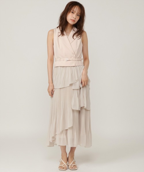 AND COUTURE（アンドクチュール）の「ベストレイヤード消しプリーツワンピース（ワンピース・レディース・ブラック/サックスブルー/オフホワイト/ピンク/ベージュ・FREE）」の5枚目の写真