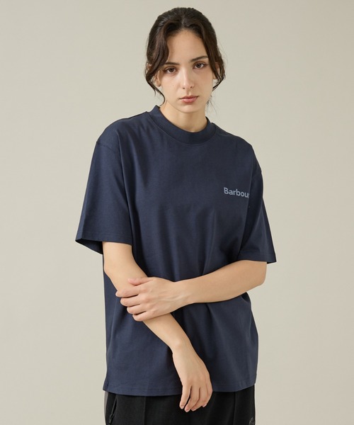 Barbour（バブアー）の「【Barbour / バブアー】 MTS1611 CAMBER T/バックプリント/ワンポイントロゴTシャツ/ユニセックス（Tシャツ/カットソー・メンズ・カーキ/ネイビー/ホワイト/グレイッシュブルー・M/L）」の4枚目の写真