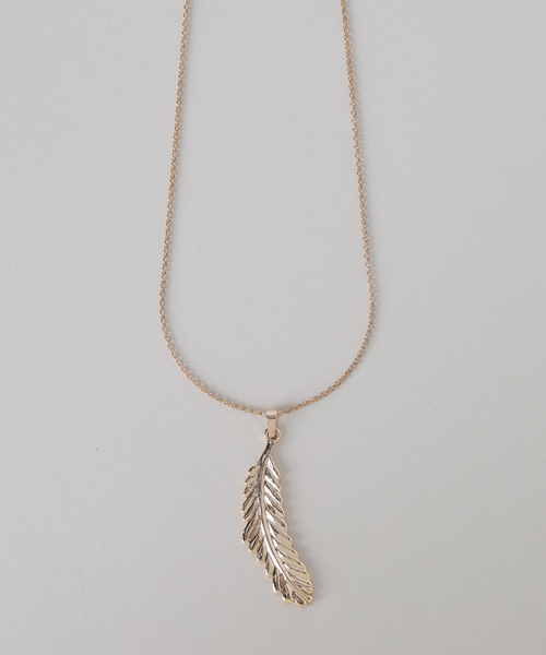 Spick & Span(スピックアンドスパン)の「《WEB限定 / 追加》gren by M / グリンバイエム 別注フェザートップネックレス*(ネックレス・レディース・ゴールド・FREE)」の5枚目の写真