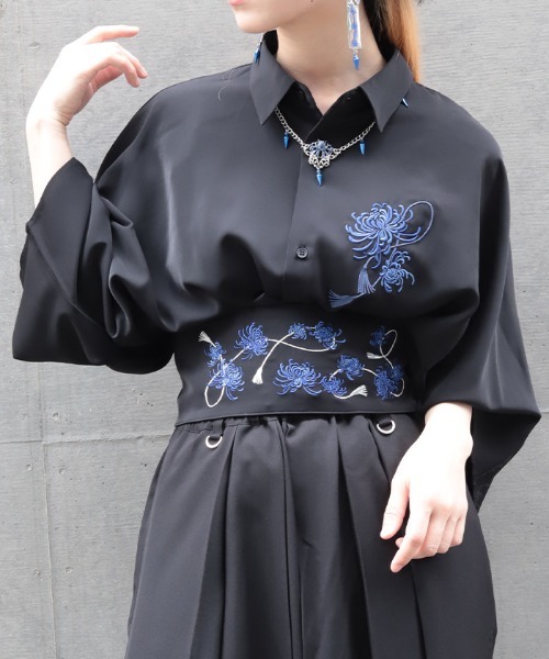 REZEN（リゼン）の「菊刺繍半袖シャツ（シャツ/ブラウス・メンズ・ブルーパープル/ライトグレー/アイボリー/ローズ・MEDIUM/LARGE）」の3枚目の写真