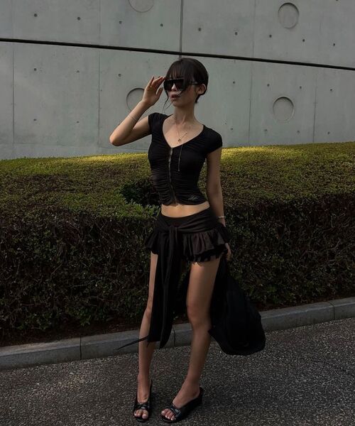 EYEER(イワイイアル)の「V-Neck Shirring Button Short Sleeve Top - Black(Tシャツ/カットソー・レディース・その他・SMALL)」の10枚目の写真