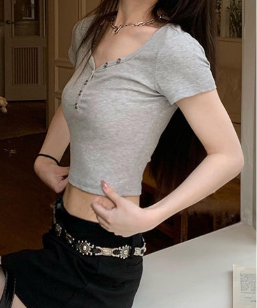 center i(センターアイ)の「【美ライン夏用半袖トップス】ヘンリーネッククロップドTシャツ(Tシャツ/カットソー・レディース・ライトグレー/ブラック/グレー・MEDIUM/SMALL)」の11枚目の写真