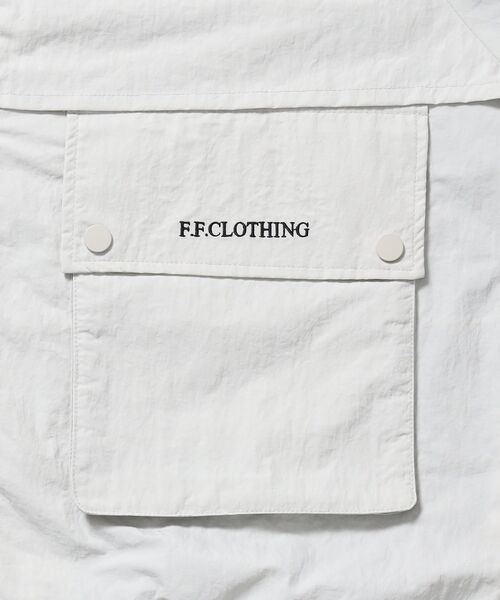 FFEIN(フェイン)の「【撥水加工】FFEIN(フェイン)コーチナイロンジャケット / ナイロン スタンド フルジップ 刺繍 ワンポイント ドローコード(ナイロンジャケット・メンズ・アイボリー/カーキ/ブラック・MEDIUM/SMALL/LARGE)」の16枚目の写真