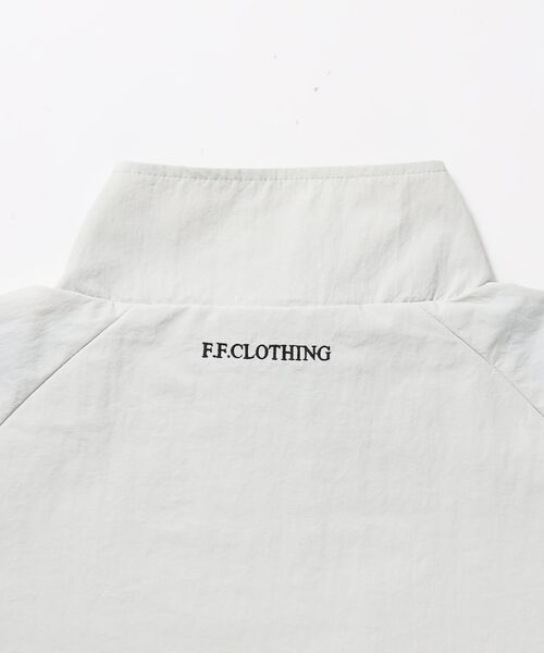 FFEIN(フェイン)の「【撥水加工】FFEIN(フェイン)コーチナイロンジャケット / ナイロン スタンド フルジップ 刺繍 ワンポイント ドローコード(ナイロンジャケット・メンズ・アイボリー/カーキ/ブラック・MEDIUM/SMALL/LARGE)」の18枚目の写真