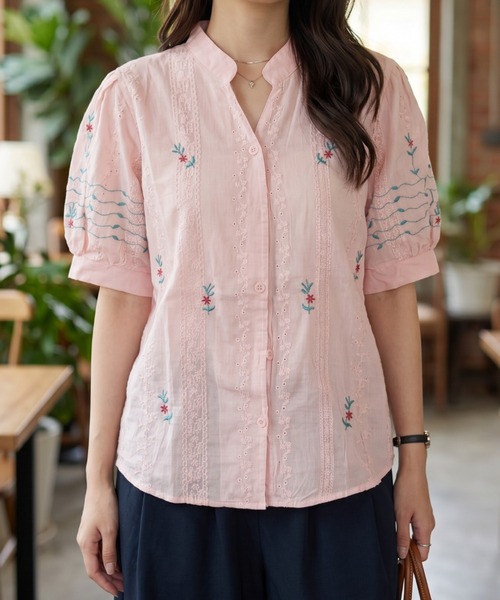 umune(ウムネ)の「小花柄ブラウス 半袖 パフスリーブ 総柄 フラワー プルオーバー Vネックフェミニン 大人可愛い クラシカル トップス 夏(シャツ/ブラウス・レディース・ピンク/オフホワイト/ブルー・FREE)」の7枚目の写真