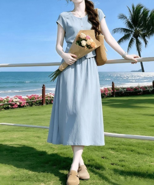 AMAJI(アマジ)の「半袖シャツ × ハイウエスト ミディスカート 2点セット(セットアップ・レディース・ライトブルー・MEDIUM/LARGE/X-LARGE)」の2枚目の写真