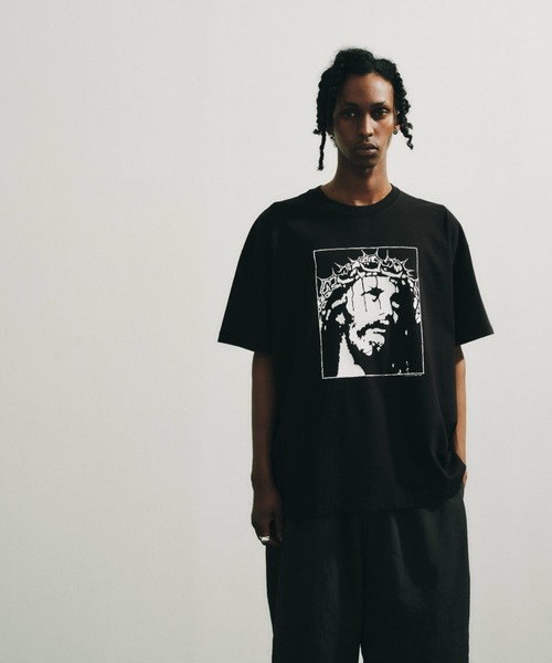 COOTIE PRODUCTIONS(クーティープロダクションズ)の「Print S/S Tee - JESUS(Tシャツ/カットソー・メンズ・ブラック/ホワイト・MEDIUM/LARGE/X-LARGE/SMALL)」の6枚目の写真