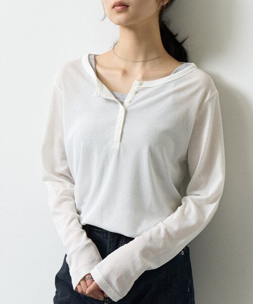 COLONY 2139(コロニートゥーワンスリーナイン)の「シアーヘンリーネックTシャツ(Tシャツ/カットソー・レディース・レッド/チャコールグレー/ホワイト/ブラック・FREE)」の8枚目の写真