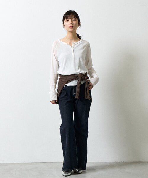 COLONY 2139(コロニートゥーワンスリーナイン)の「シアーヘンリーネックTシャツ(Tシャツ/カットソー・レディース・レッド/チャコールグレー/ホワイト/ブラック・FREE)」の9枚目の写真