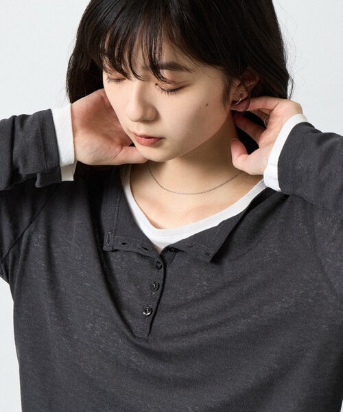 COLONY 2139(コロニートゥーワンスリーナイン)の「シアーヘンリーネックTシャツ(Tシャツ/カットソー・レディース・レッド/チャコールグレー/ホワイト/ブラック・FREE)」の22枚目の写真