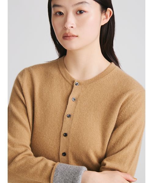MIESROHE（ミースロエ）の「バイカラーカシミアコンパクトニットカーデ（カーディガン/ボレロ・レディース・イエロー/グレー/キャメル・F）」の5枚目の写真