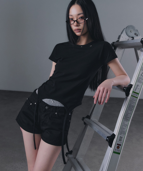 GROWHIDE（グロウハイド）の「ズエルアイレットストラップスリット半袖Tシャツ_ブラック（Tシャツ/カットソー・レディース・ブラック・FREE）」の5枚目の写真