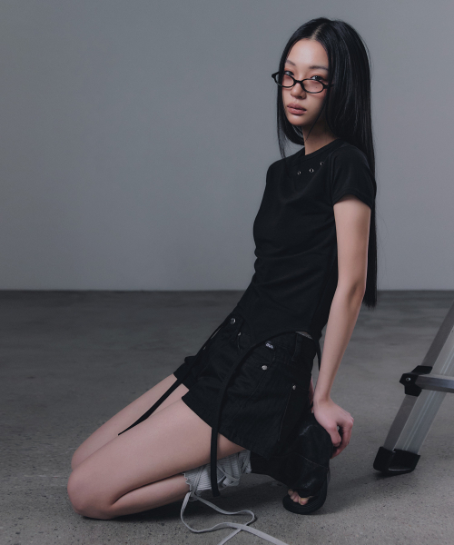 GROWHIDE（グロウハイド）の「ズエルアイレットストラップスリット半袖Tシャツ_ブラック（Tシャツ/カットソー・レディース・ブラック・FREE）」の6枚目の写真