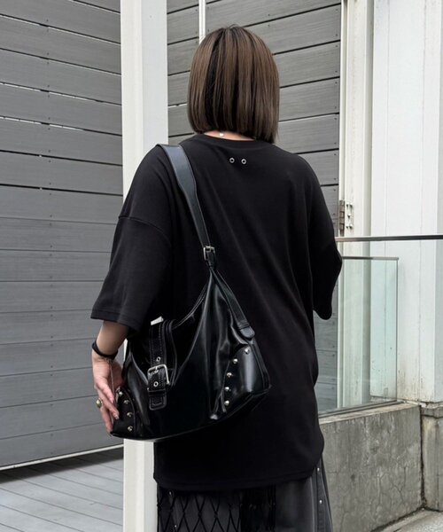 Mavie..7(メヴィセットゥ)の「【Mavie..7】スタッズ&ビッグバックルBAG(ショルダーバッグ・レディース・ブラック・FREE)」の4枚目の写真