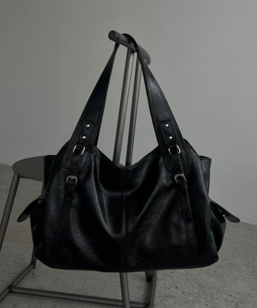 PAGEBOY(ページボーイ)の「ベルトデザインバッグ【500mlペットボトル/A4ファイル/PC収納可能/2WAY】(トートバッグ・レディース・ブラック・FREE)」の1枚目の写真