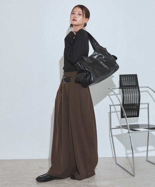 PAGEBOY(ページボーイ)の「ベルトデザインバッグ【500mlペットボトル/A4ファイル/PC収納可能/2WAY】(トートバッグ・レディース・ブラック・FREE)」の4枚目の写真
