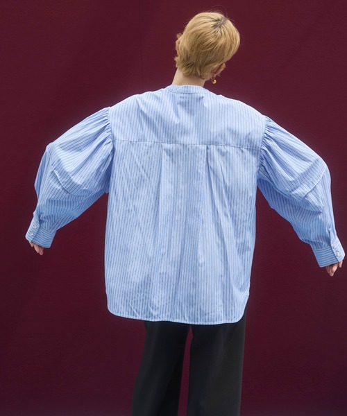 OMMO(オーエムエムオー)の「GATHER SLEEVE SHIRT(シャツ/ブラウス・レディース・ホワイト/ブルー系その他・F)」の6枚目の写真